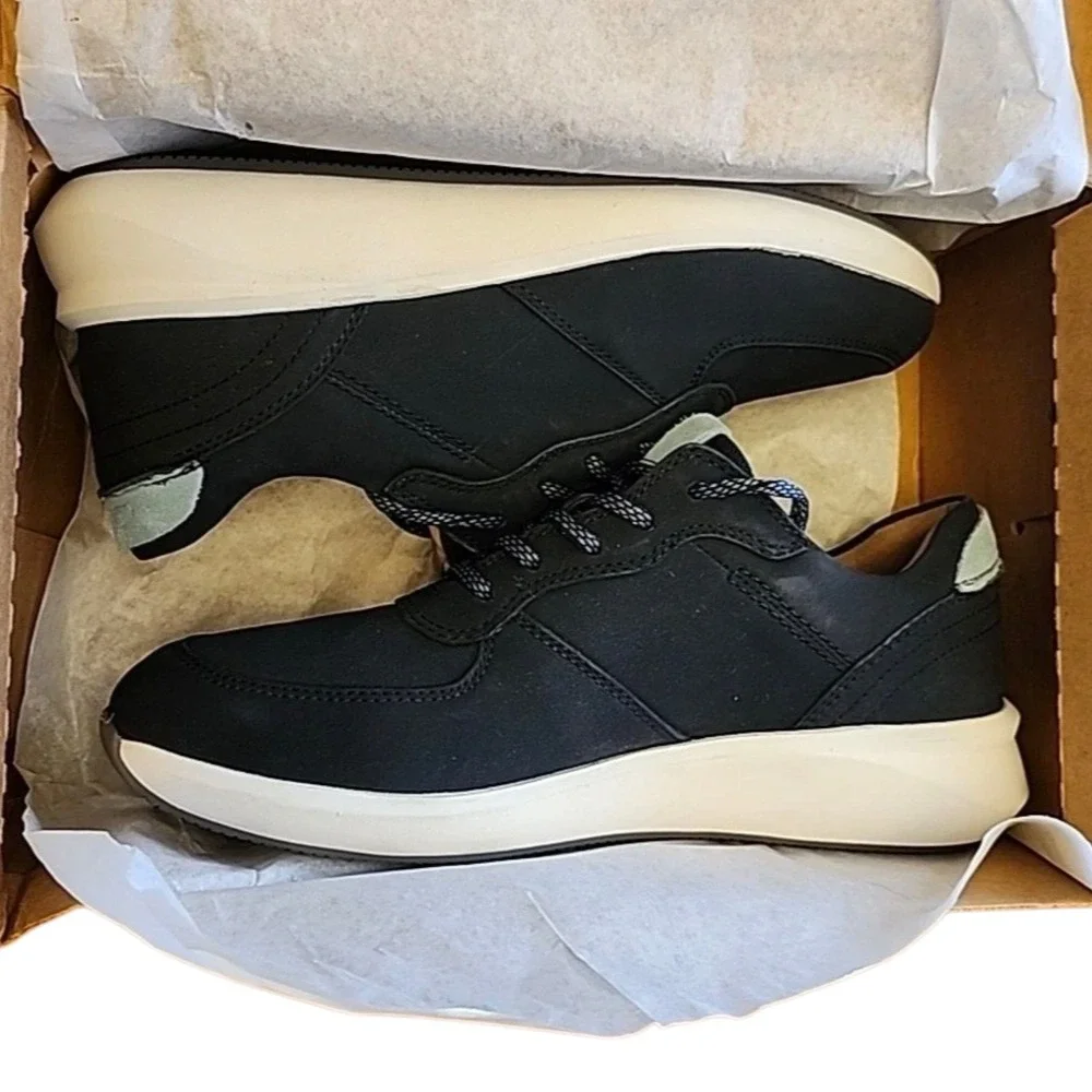 Clarks Women's Un Rio Sprint Sneaker Navy Nubuck Marine‎ Size 7.5 NEW